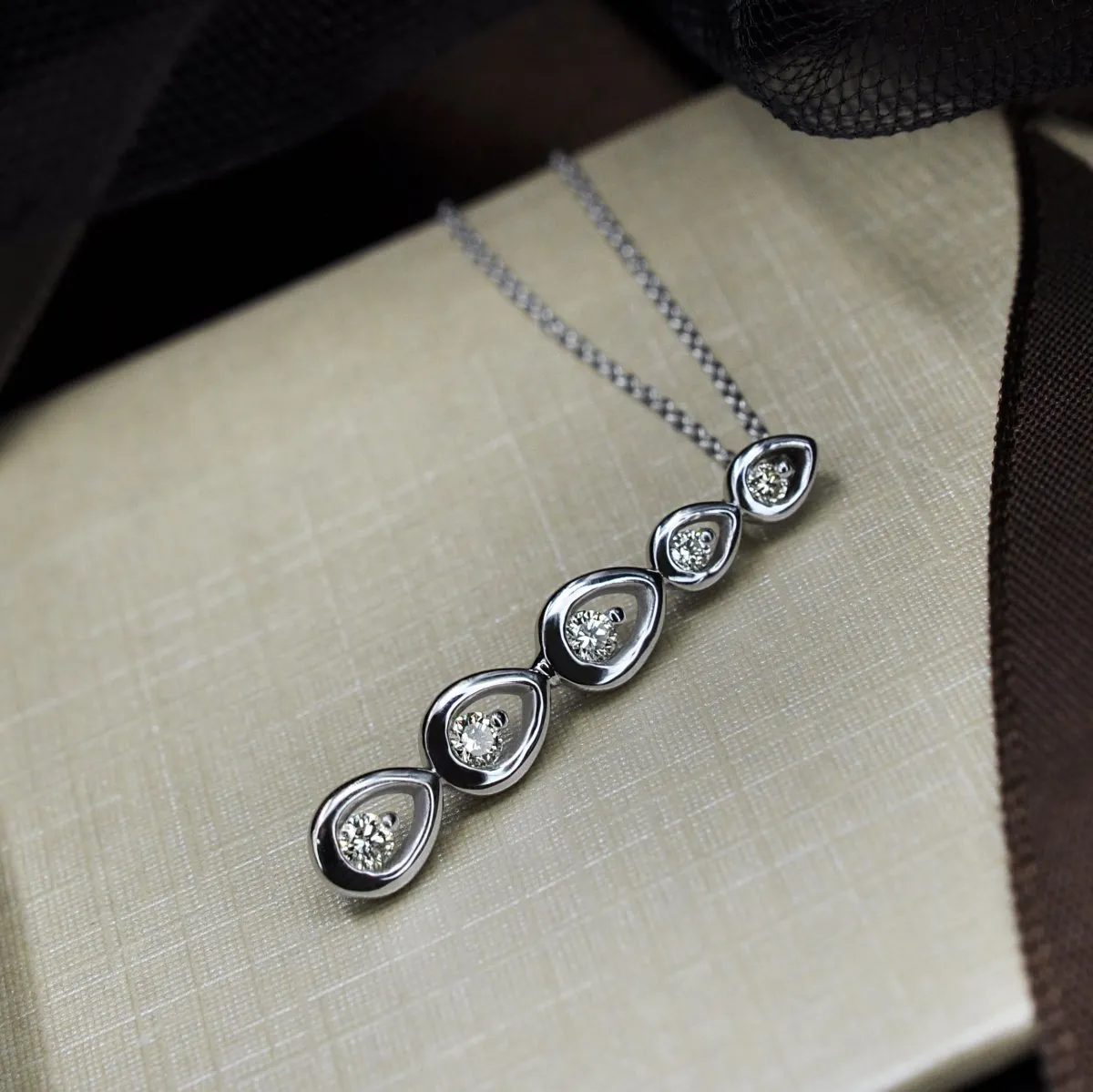 0.20 CT Round Cut Diamonds - Diamond Pendant
