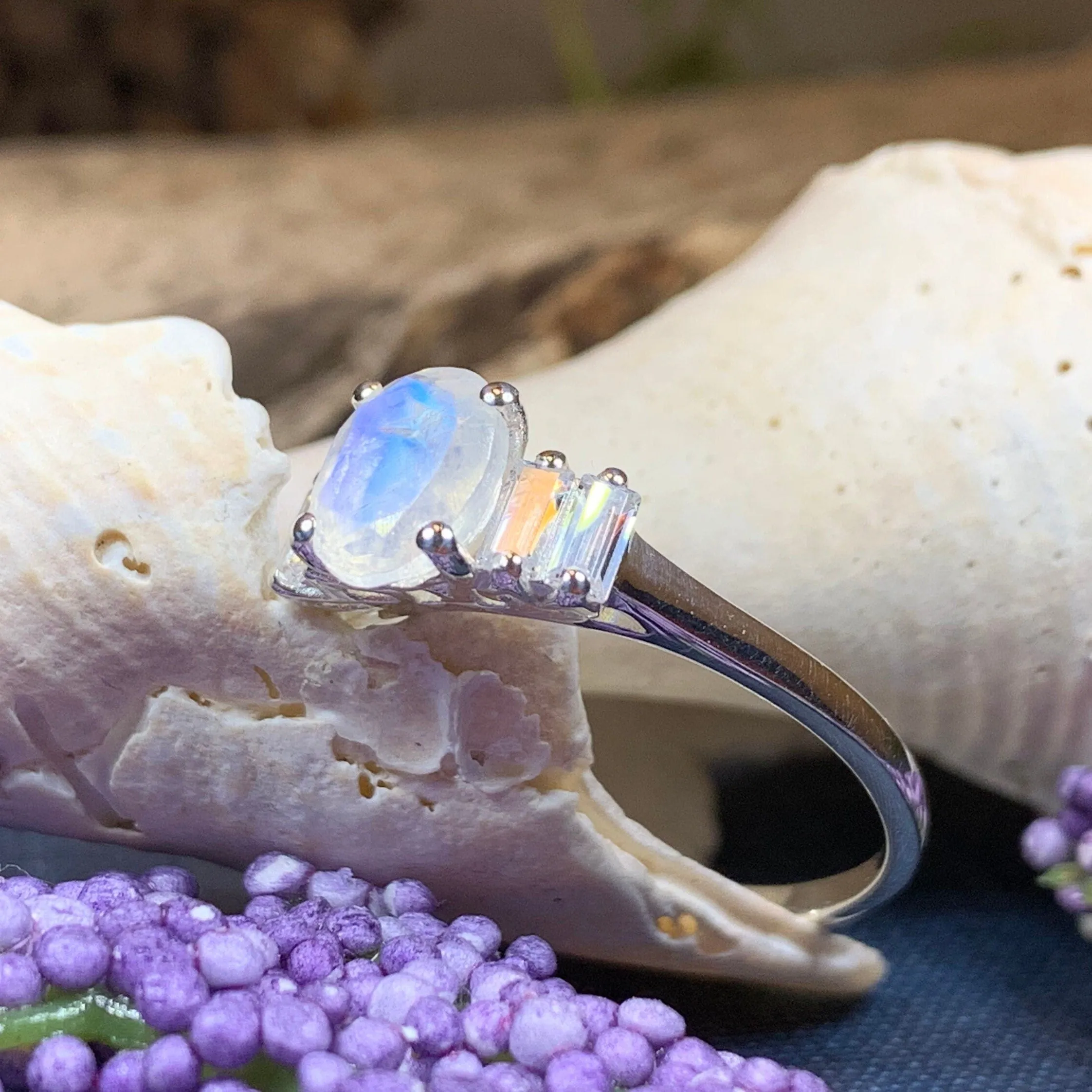 Luna Di Moonstone Ring,