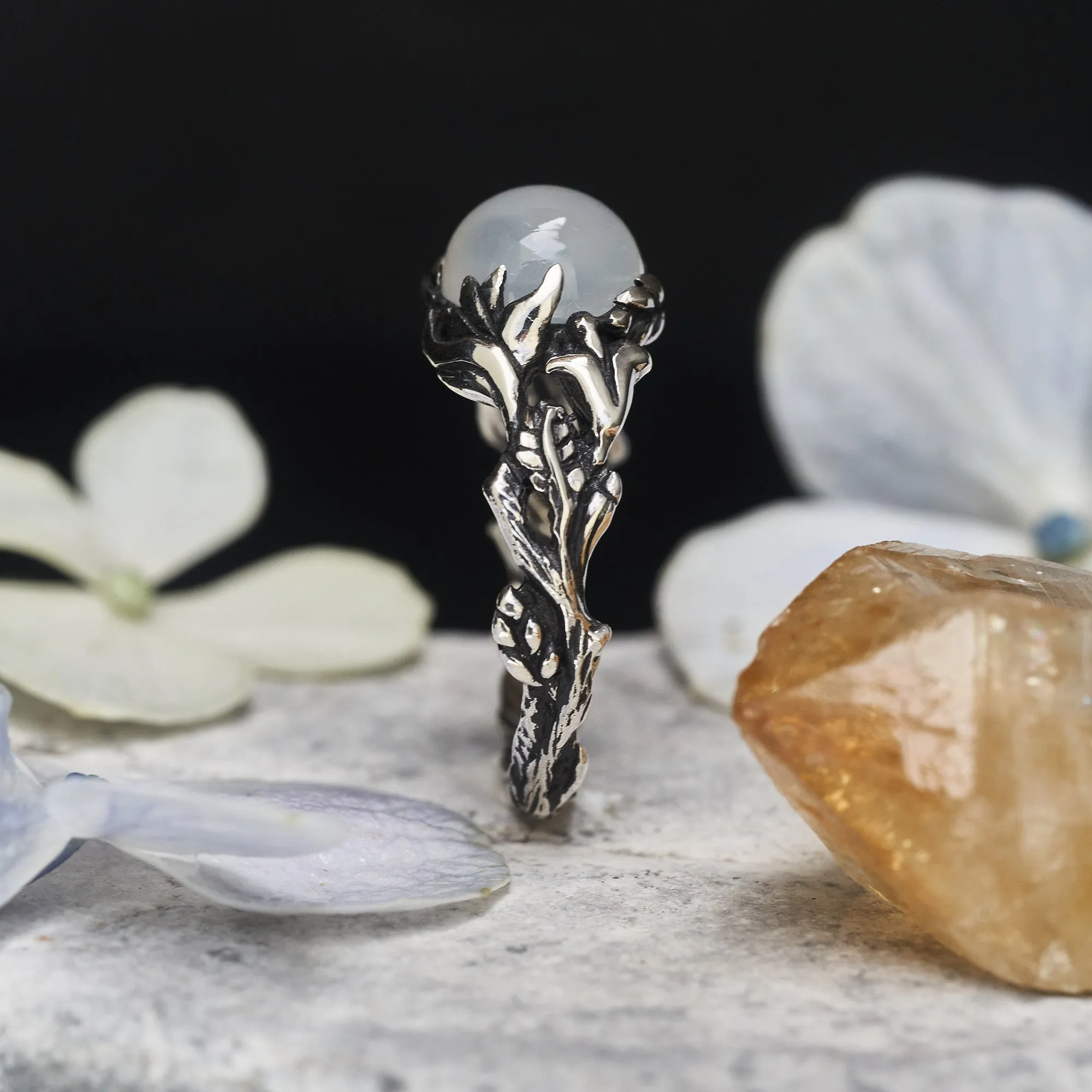 Round Moonstone Silver Ring "Leilani"