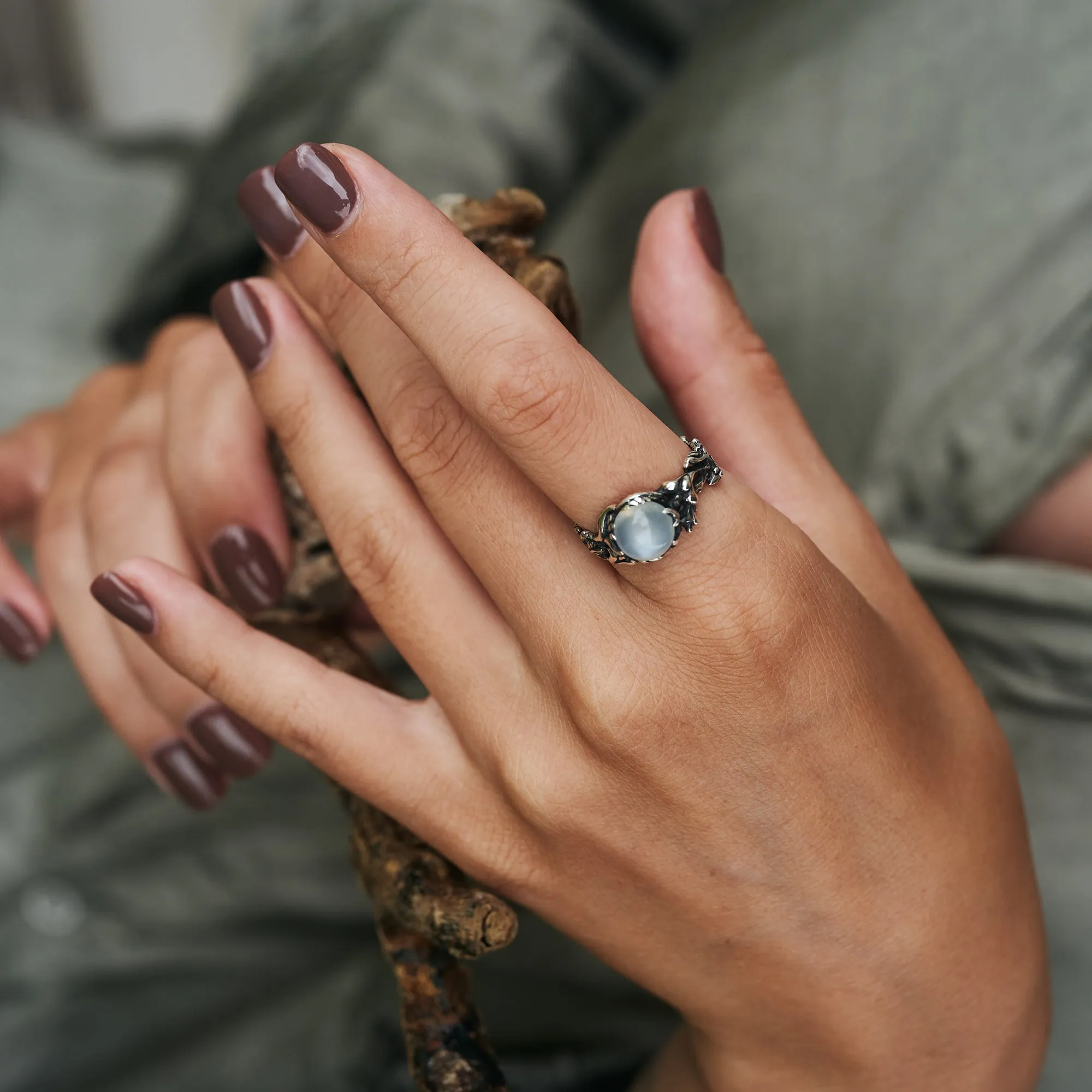 Round Moonstone Silver Ring "Leilani"